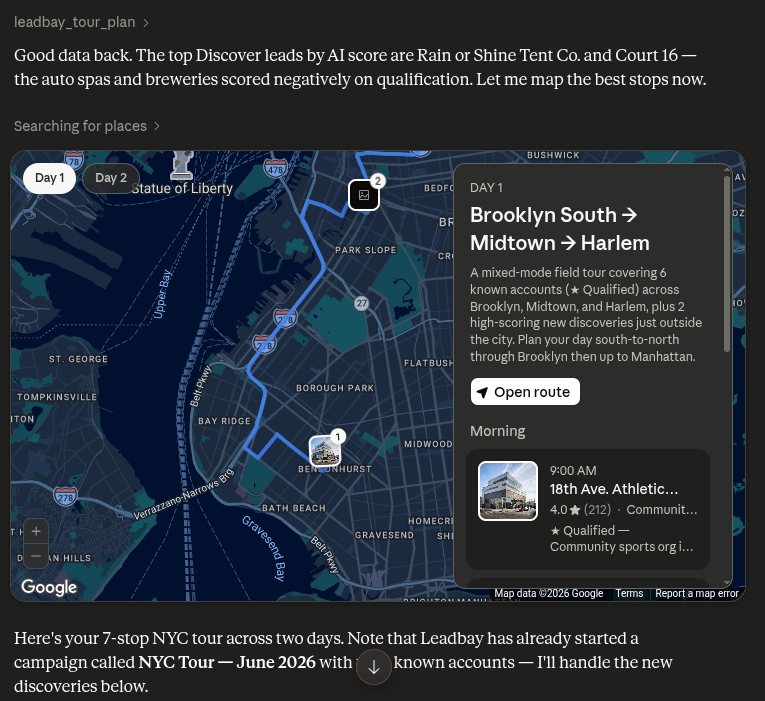 Claude planifie une tournée de prospection de deux jours à New York — une carte interactive avec un itinéraire Jour 1/Jour 2 et une fiche d'étapes détaillée